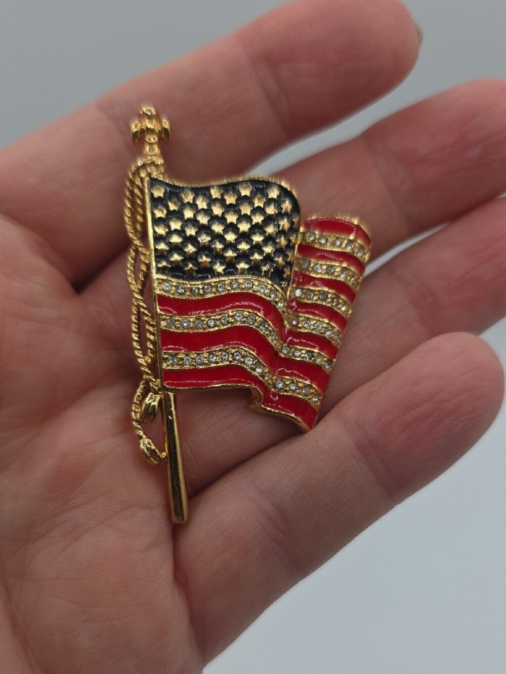 Monet Gold-Tone American Flag United We Stand Remember 9-11-2001 Brooch Enamel - Picture 4 of 10